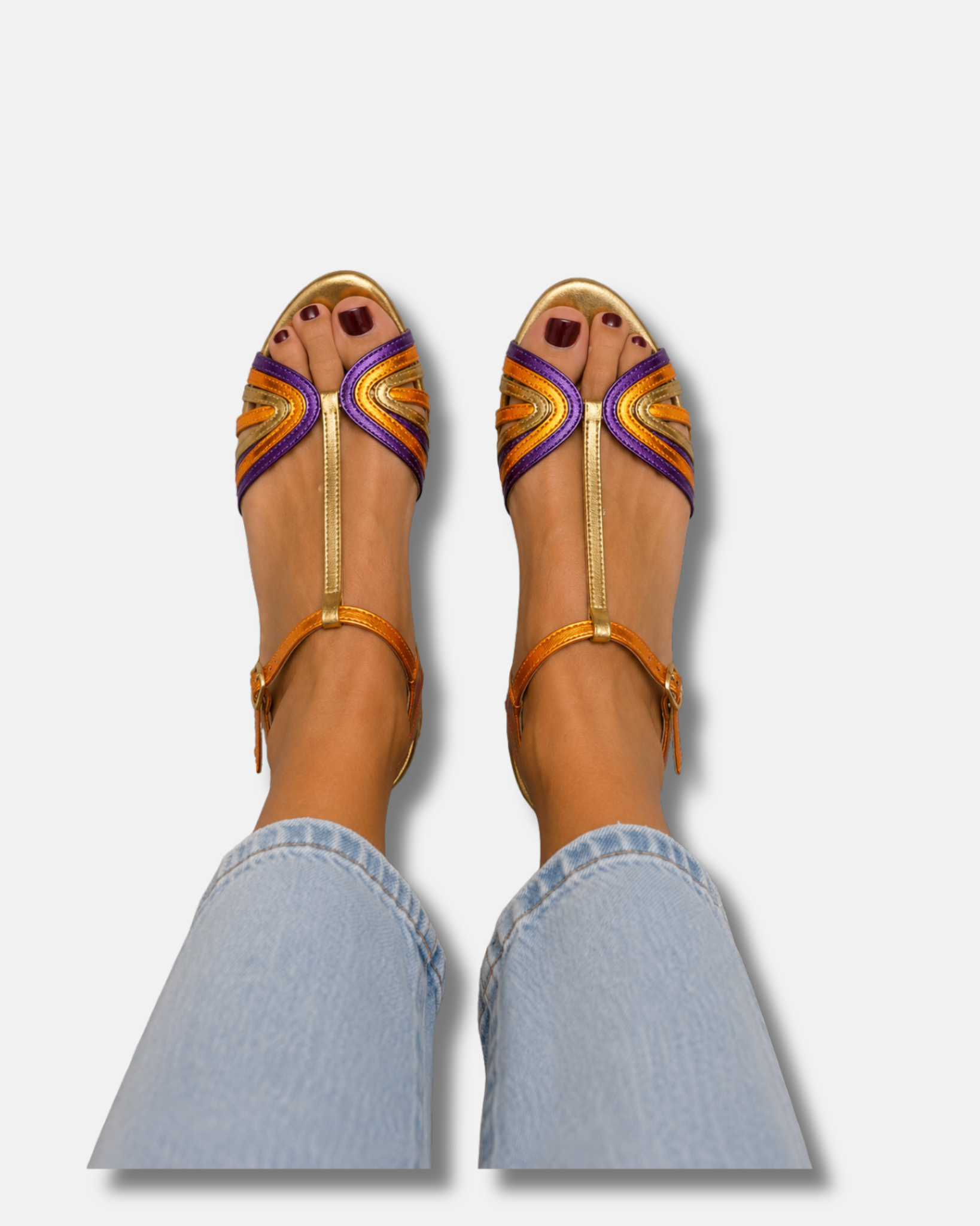 Sandalias doradas con hebilla y tira  multicolor
