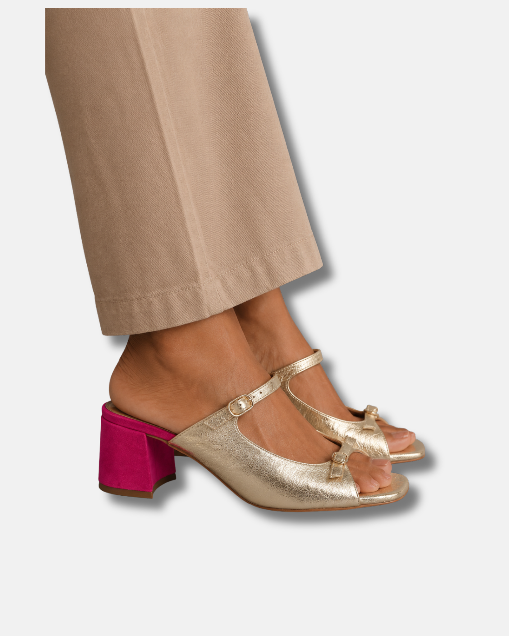 Tacones gruesos con tira trasera y puntera en bloques