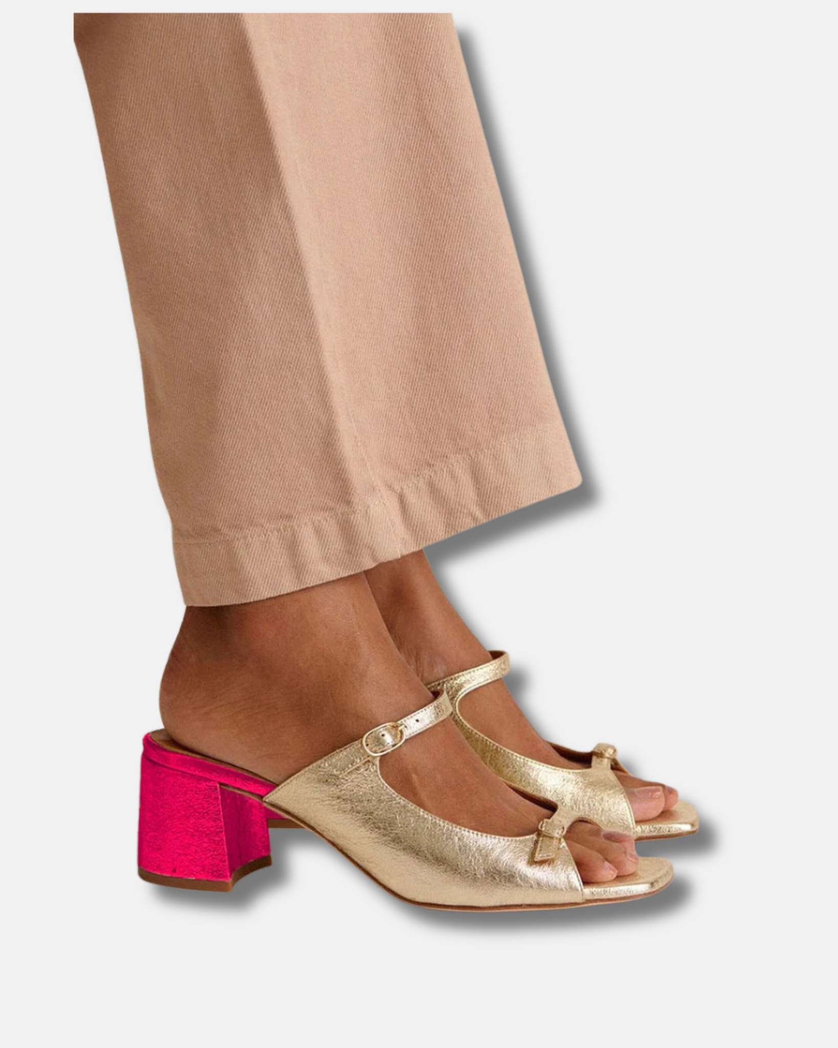 Tacones gruesos con tira trasera y puntera en bloques