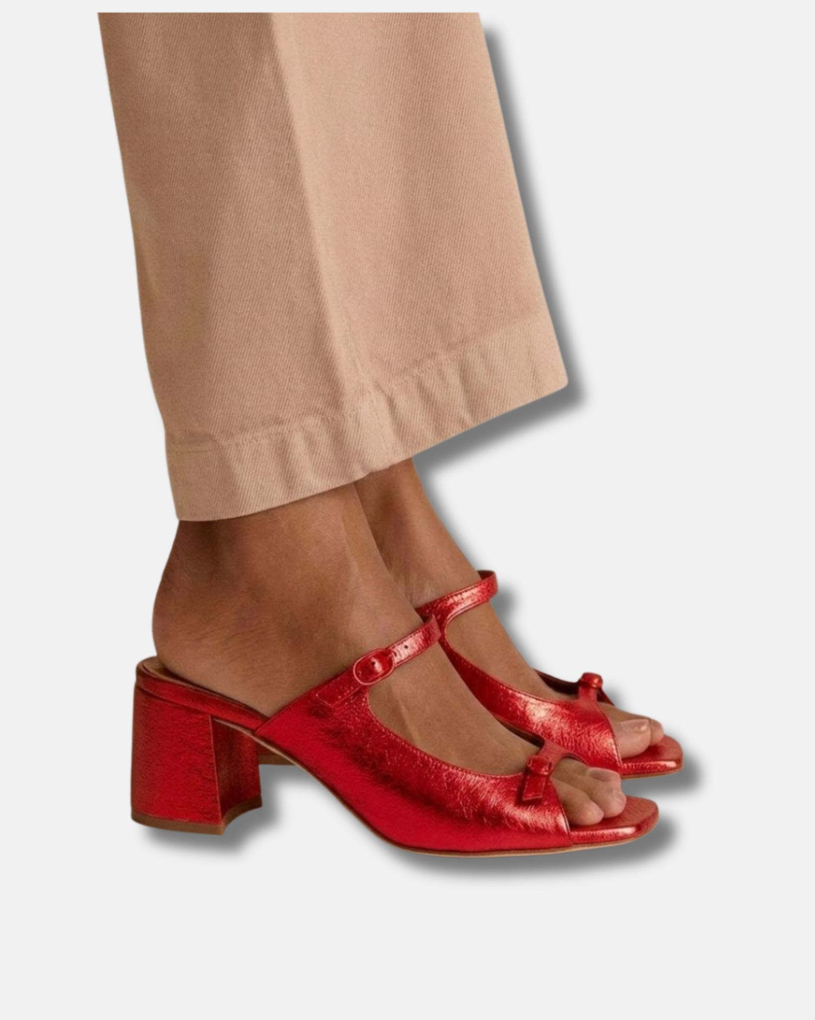Tacones gruesos con tira trasera y puntera en bloques