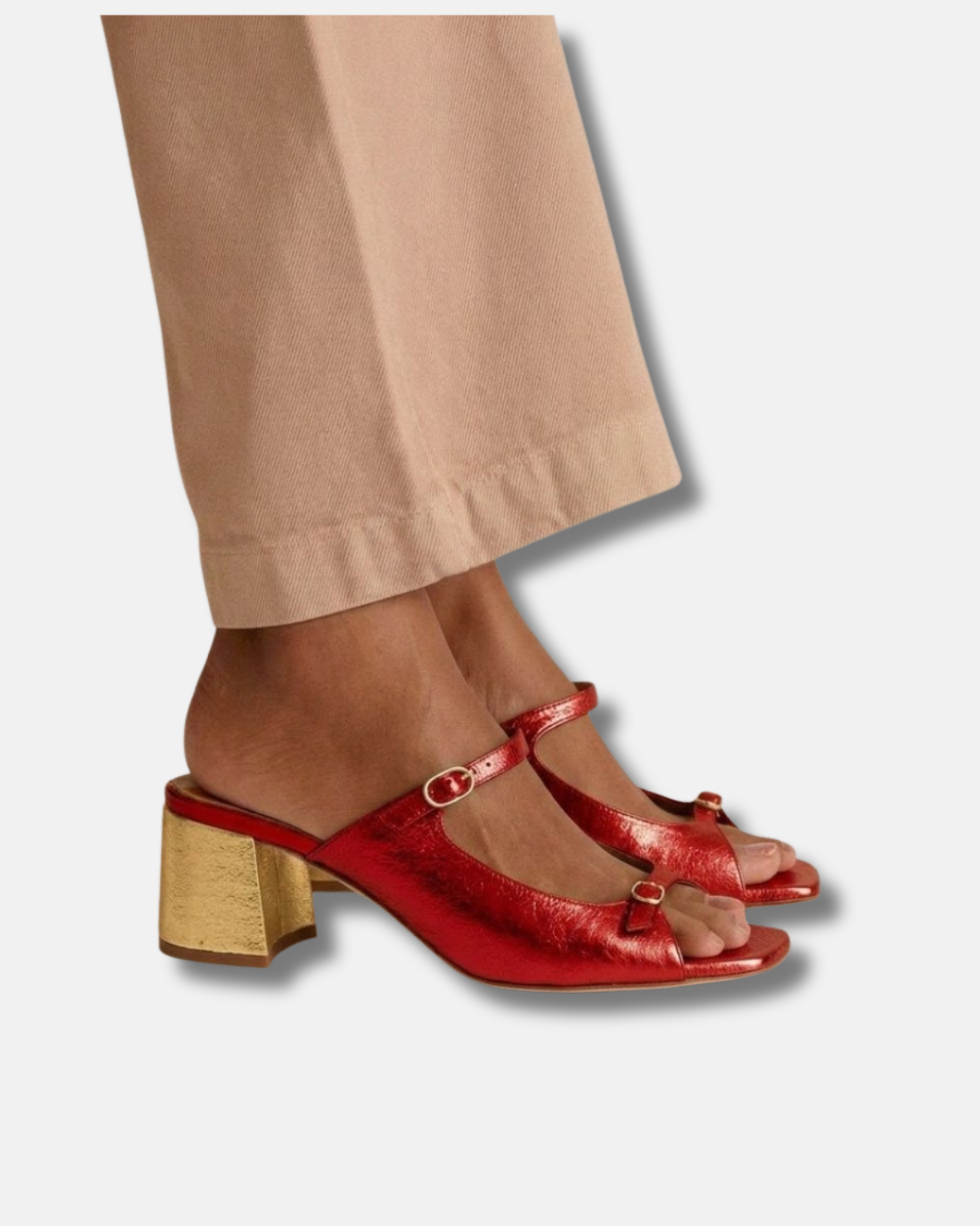 Tacones gruesos con tira trasera y puntera en bloques