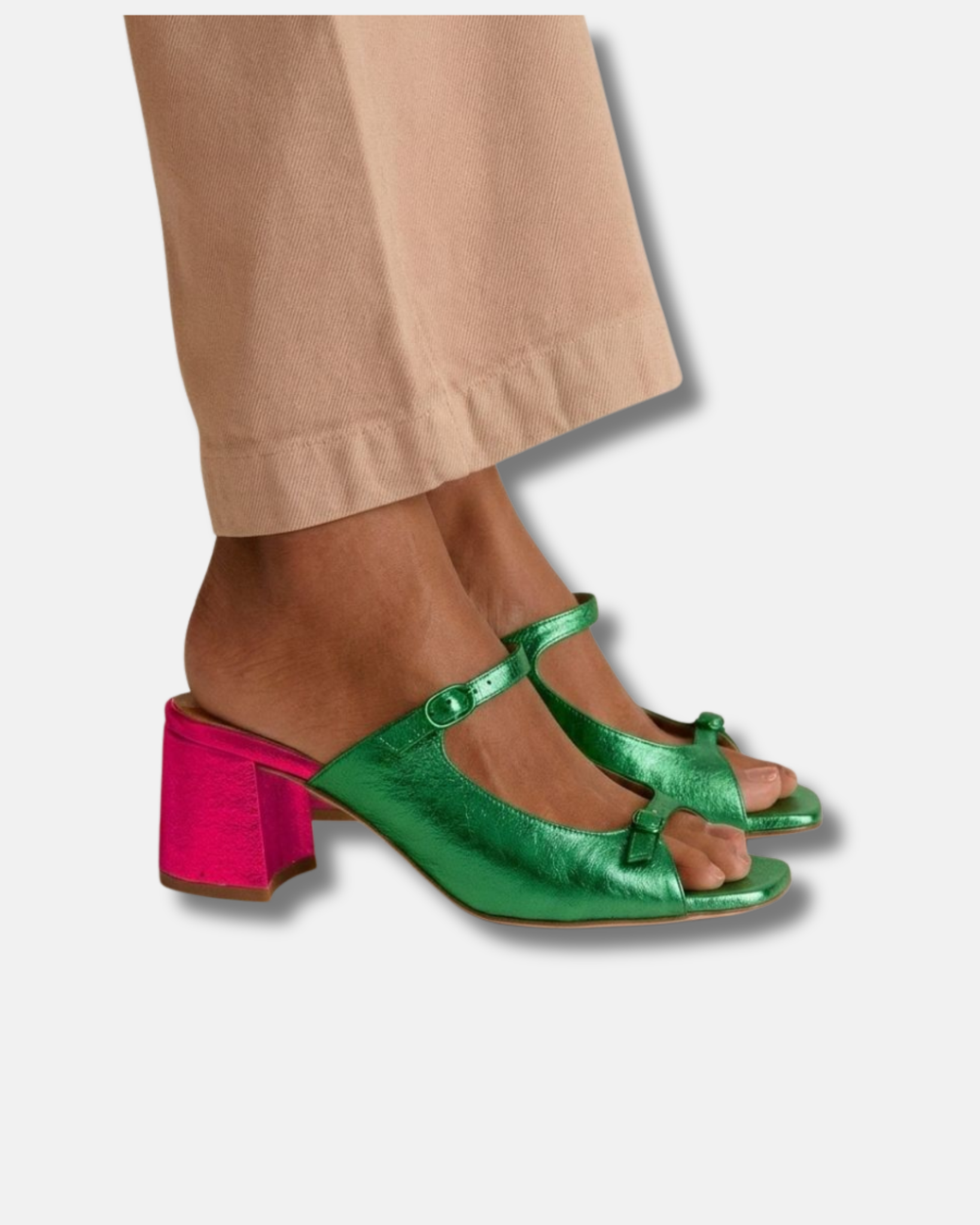 Tacones gruesos con tira trasera y puntera en bloques