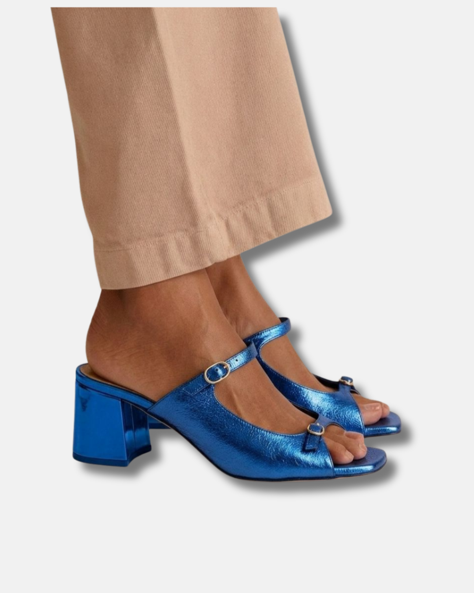 Tacones gruesos con tira trasera y puntera en bloques