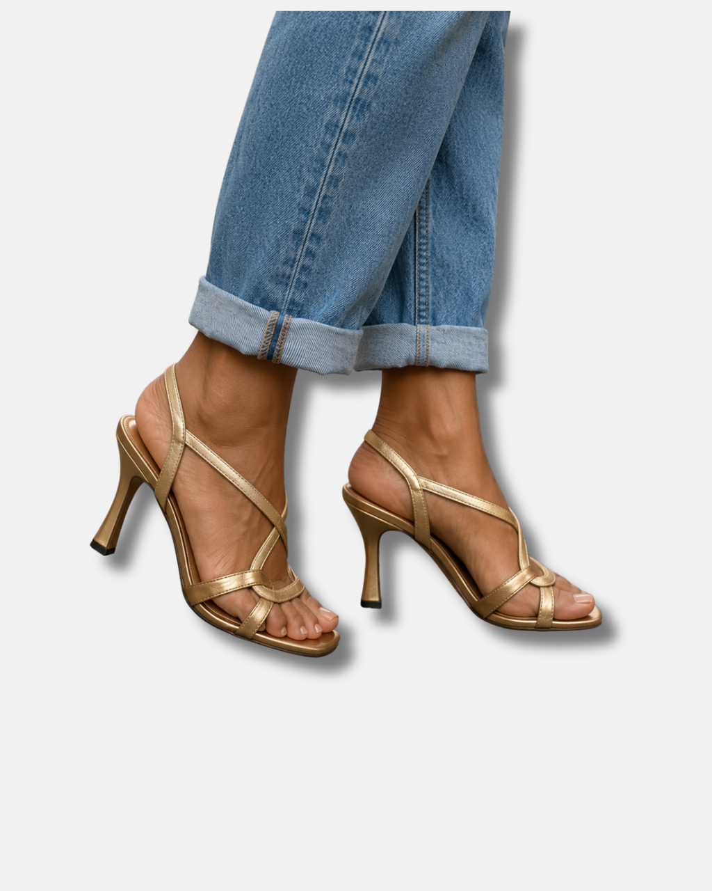 Sandalias doradas metálicas con tiras cruzadas