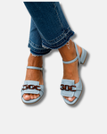 Sandalias bajas azules con detalle de puntada